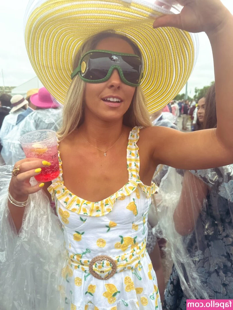 Chloe Rigdon [ chloe-rigdon ] - Good morning babe♡♡♡♡  Hope your day is amazing 💋