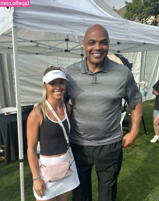 Chloe Rigdon [ chloe-rigdon ] - Anyone want to join the mile high club and fuck me on this