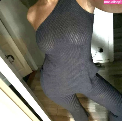 Hannah Bystrom [ hannah-bystrom ] - I am recording my big wet pussy for you @nigella_pty