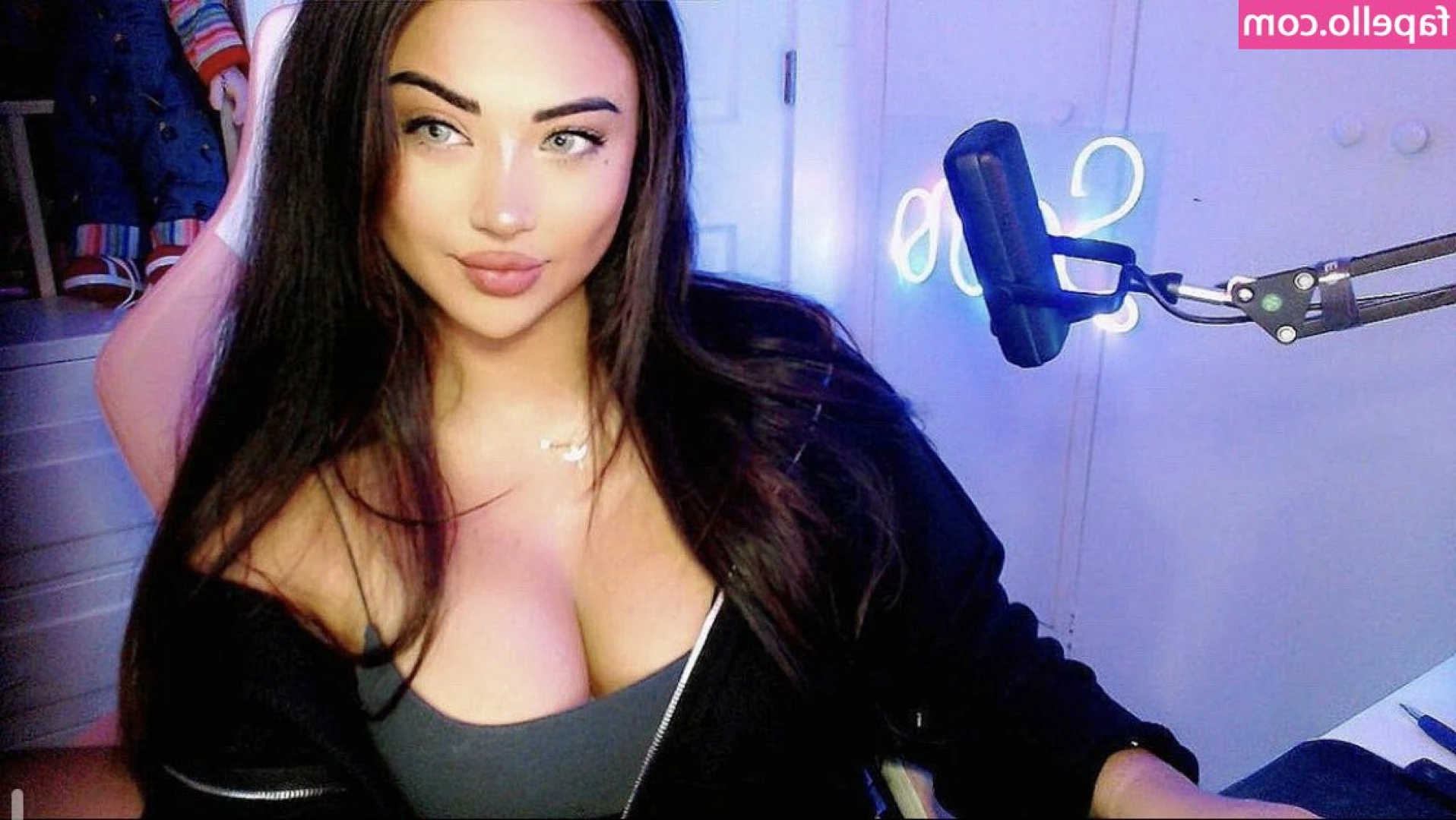 Selenalenaxo - Are muscle mommies your type