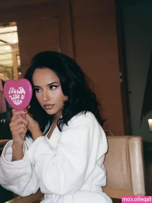 Becky G [ becky-g-1 ] - 𝓗𝓸𝓻𝓷𝔂 𝓗𝓪𝓵𝓵𝓸𝔀𝓮𝓮𝓷  Dos