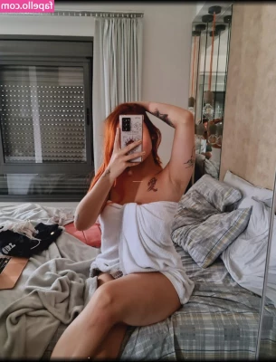carrietlol [ carrietlol-1 ] - My man gave me a wonderful fingering while holding my legs up  My ass