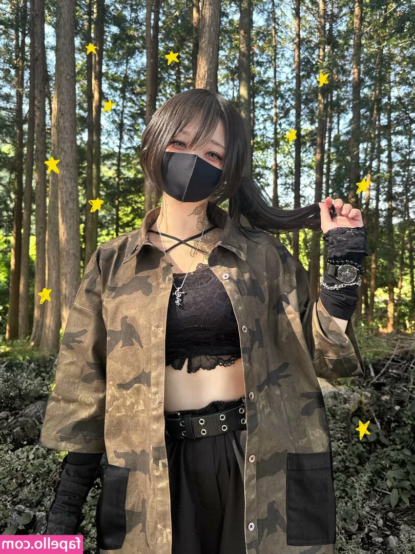 eye_shiny [ eye-shiny ] - Pull my top down 😏😏