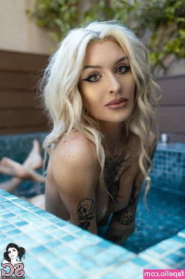 Barbie Ghoul [ barbie-ghoul ] - Ok I’m thinking of going live tonight.  Tell me which time is best