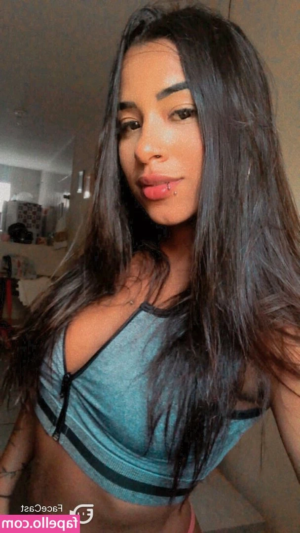 Eduarda Lima [ eduarda-lima ] - Who you got today? The niners or the eagles!