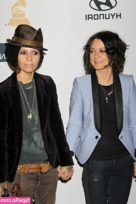 Sara Gilbert [ sara-gilbert ] - Recommend a friend to my OnlyFans and have them subscribe and I’ll