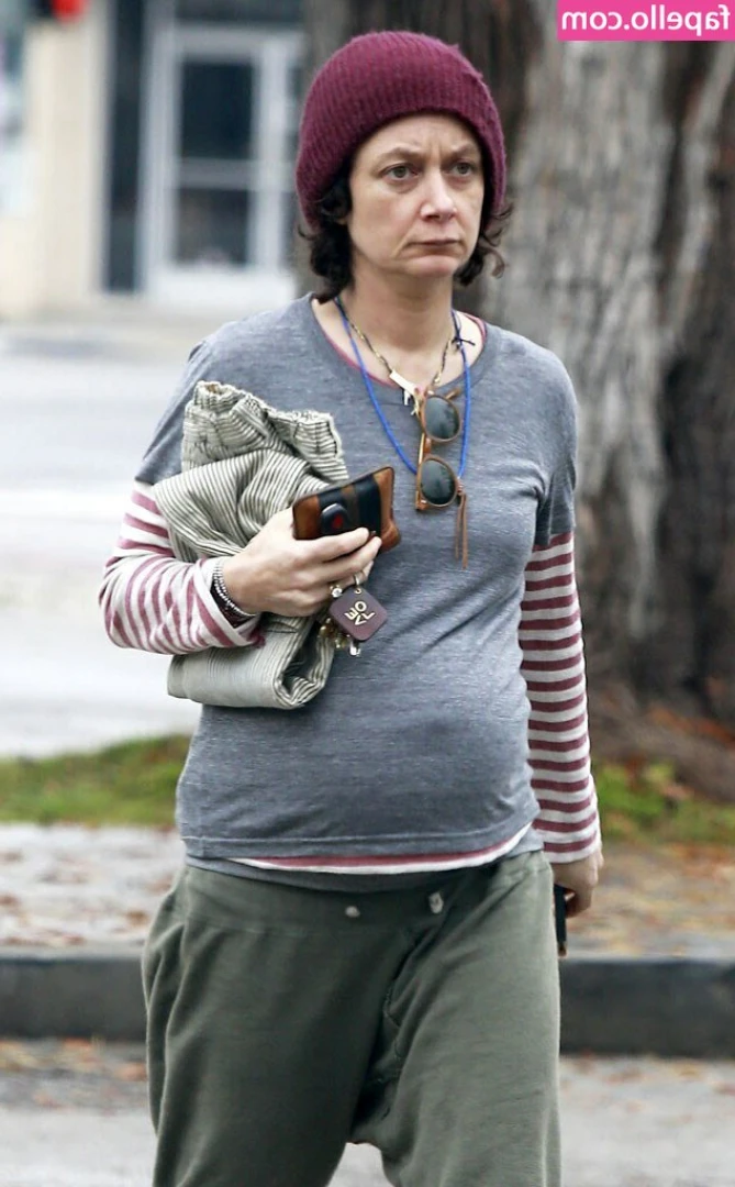 Sara Gilbert [ sara-gilbert ] - Getting ready for the gym but leaving the sport's bra and t-shirt