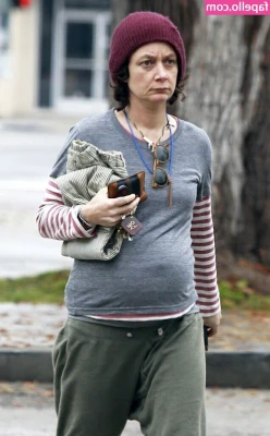 Sara Gilbert [ sara-gilbert ] - Getting ready for the gym but leaving the sport's bra and t-shirt