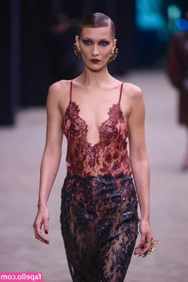 Bella Hadid [ bella-hadid-1 ] - Teasing you in a dressingroom x Daphne
