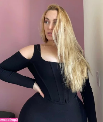 Grace Kinstler [ grace-kinstler ] - Did you know it's my birthday month?! 🥳 Spoil me on this post and