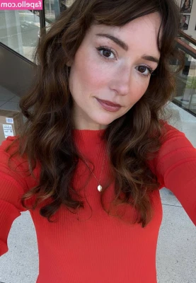 Milana Vayntrub [ milana-vayntrub-1 ] - Any volunteers to lick my boots? 😉
