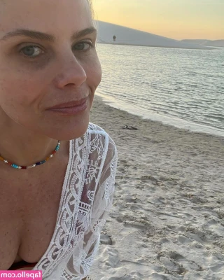 Maria Cândida [ maria-candida ] - Also I’m gonna post the latest dance challenge it. Was by someone