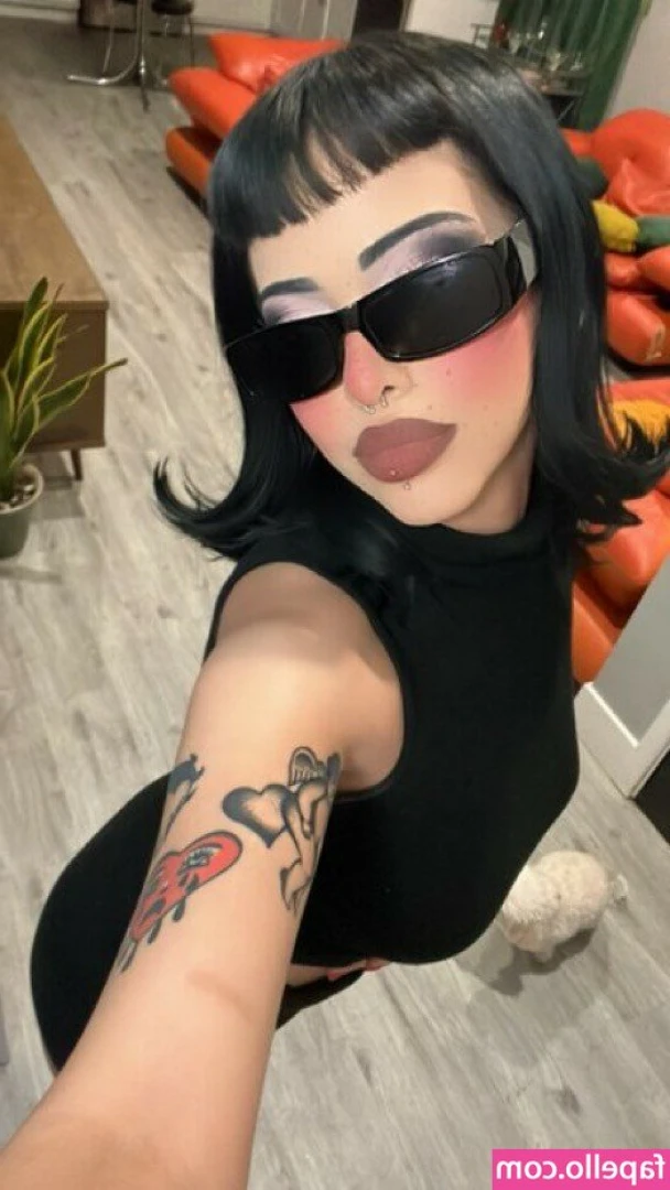 Gisssellleh - can i bounce them on your face?😈