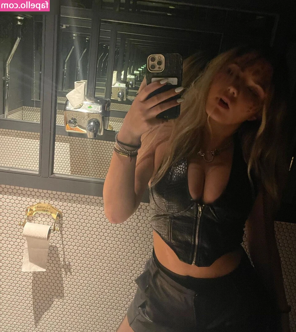 Charlie Ferarie [ charlie-ferarie ] - Cake smash onto these huge titties😏💦