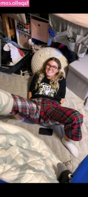 Charlie Ferarie [ charlie-ferarie ] - Come watch me take it all off!