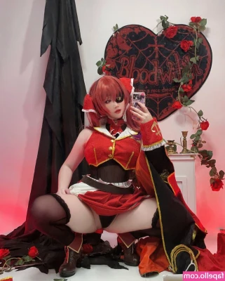 SuperBitchBecky - Rubbing my tits with lotion