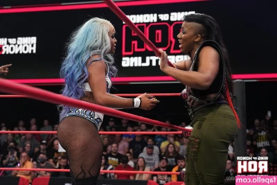 Kiera Hogan [ kiera-hogan ] - Foot Fetish Friday treat ;) Toe licking and ripped leggings <3