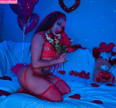 Kiera Hogan [ kiera-hogan ] - Let’s shower - 11.45 local time (DK) ❤️💦💦💦