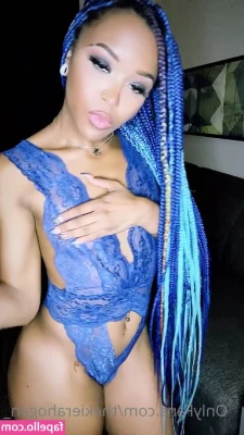 Kiera Hogan [ kiera-hogan ] - Toes AND pussy?!