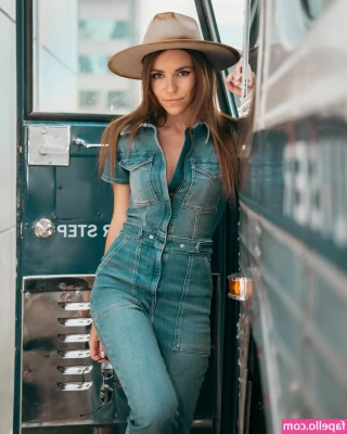 Amymarie Gaertner [ amymarie-gaertner ] - Another day at work