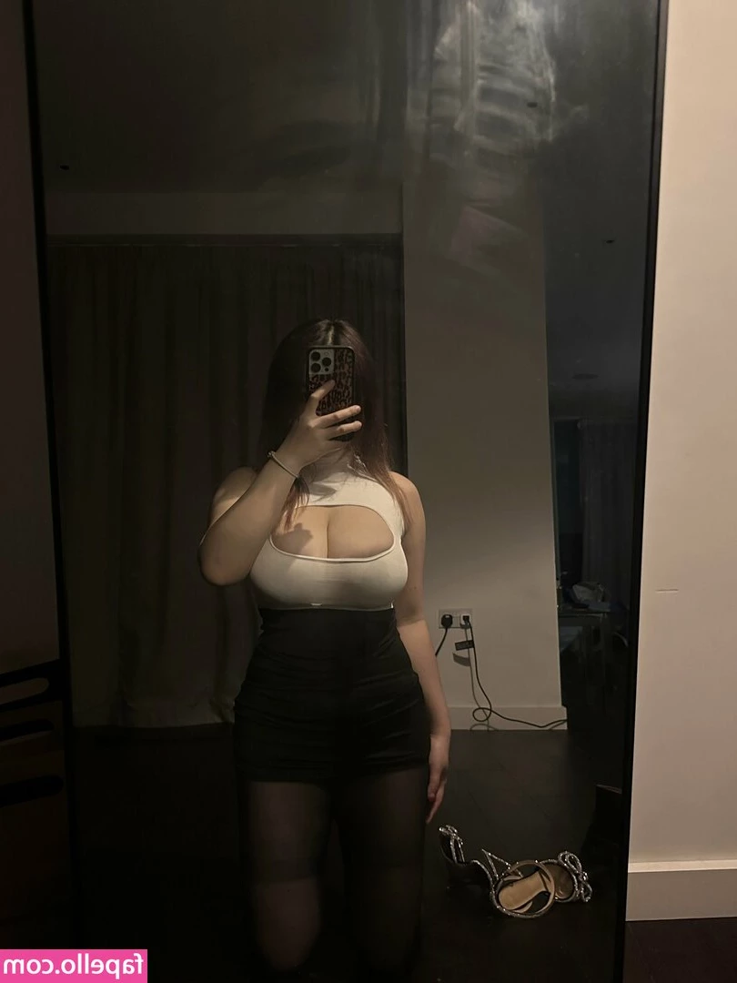 holly_shu_ [ holly-shu ] - Playing with new plug