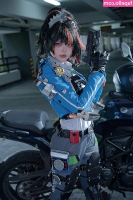 ZinieQ Cosplayer [ zinieq-cosplayer-1 ] - Caption this