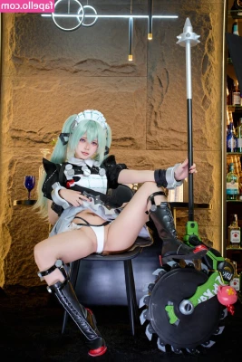 ZinieQ Cosplayer [ zinieq-cosplayer-1 ] - It isn't orange ...but.... What do you think?