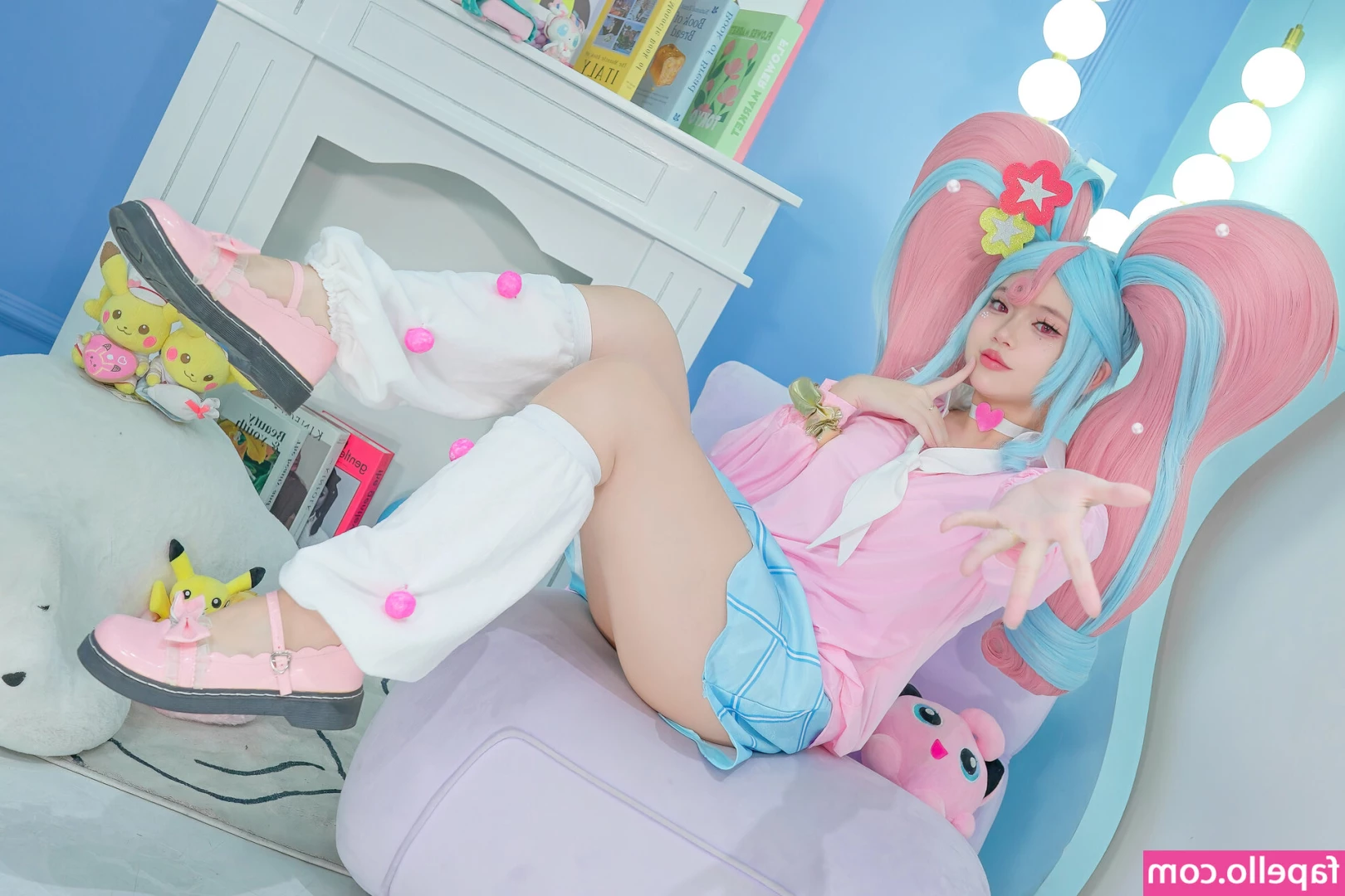 ZinieQ Cosplayer [ zinieq-cosplayer-1 ] - Teasing my Step Brother Video. Watch me tease my step brother with my