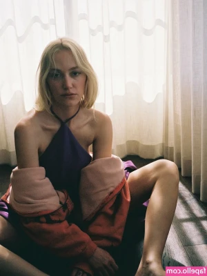 Maika Monroe [ maika-monroe ] - such a fun scene to shoot tonight!! keep an eye out for the full