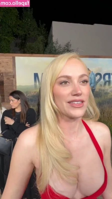 Maika Monroe [ maika-monroe ] - Good morning my loves today I will post a new video for you to keep
