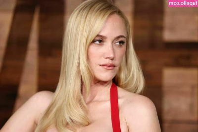 Maika Monroe [ maika-monroe ] - MILF ALERT!
