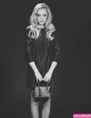 Maika Monroe [ maika-monroe ] - This is what Santa might see if he visits 😉