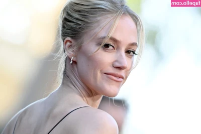 Maika Monroe [ maika-monroe ] - Oh baby you look so tasty 😋 Can I have you as my snack? 👅😈