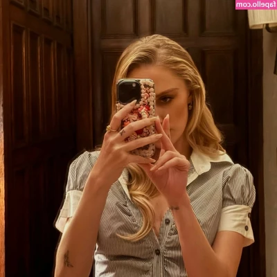 Maika Monroe [ maika-monroe ] - I'm becoming a sexy peach thanks to your comments😋 Your love