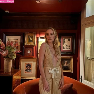 Maika Monroe [ maika-monroe ] - your new twitch streamer 🖤