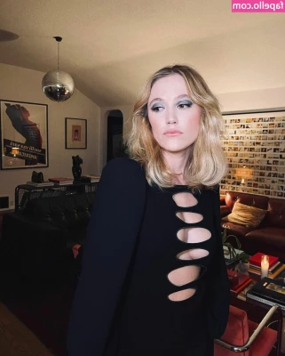 Maika Monroe [ maika-monroe ] - Happy Christmas Lights Day Baby   Which picture is your favorite