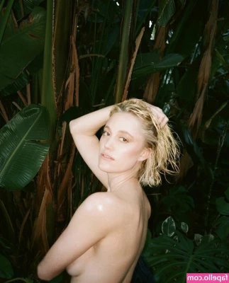 Maika Monroe [ maika-monroe ] - BEHIND the scenes 🍑