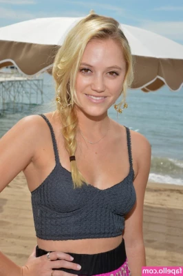 Maika Monroe [ maika-monroe ] - Lick it  suck it  fuck it