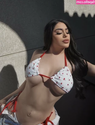 Lesley Karlette [ lesley-karlette ] - Posed vs relaxed