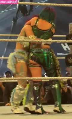 Asuka WWE [ asuka-wwe ] - Behind the scenes 😆😉