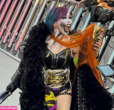 Asuka WWE [ asuka-wwe ] - WOW thanks for such a fun show tonight guys that was so hot!! Good