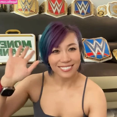 Asuka WWE [ asuka-wwe ] - Ti piacciono le mie piante dei piedi    Do you like my feet soles