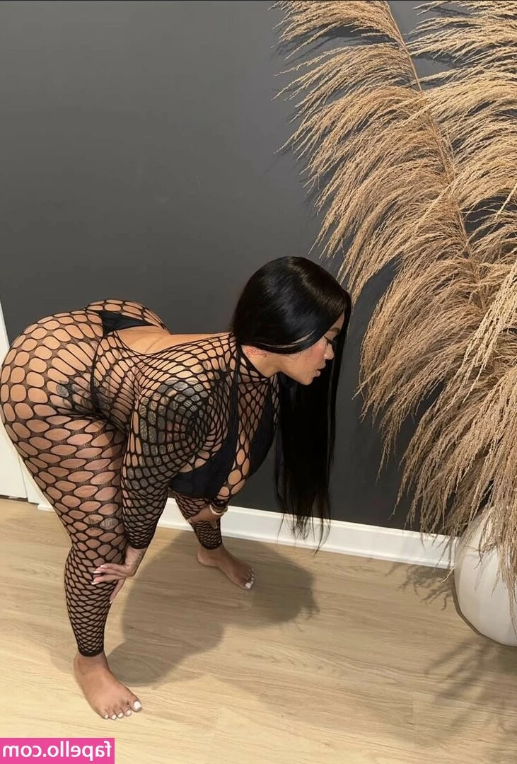 Suzy Marie [ suzy-marie-2 ] - Just chillin 😈🖤