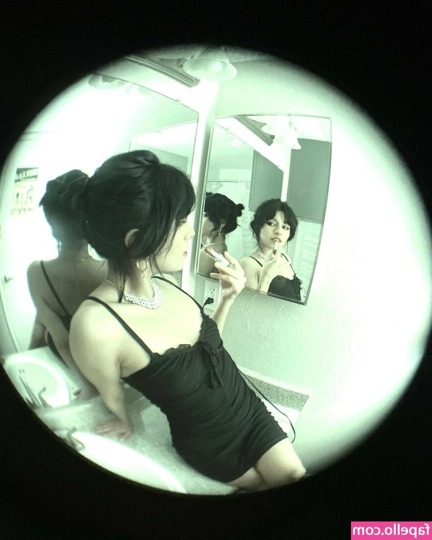 Violent Vira [ violent-vira ] - Waiting for one of you to poke me with your thing while im like this