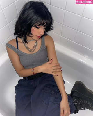 Violent Vira [ violent-vira ] - Let me start your morning off right
