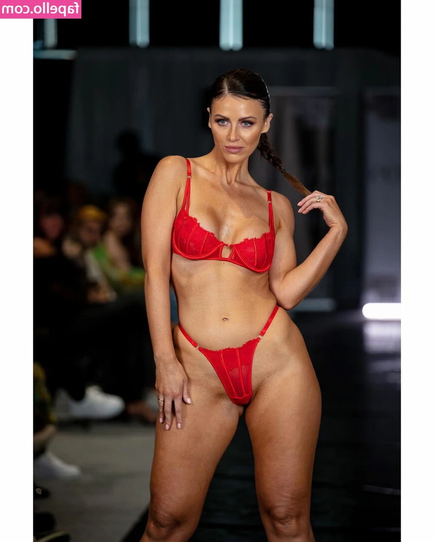 Marta Barczok [ marta-barczok ] - Saturday night in Vegas