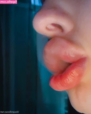 Vivian_Rose [ vivian-rose ] - Sending you holiday mood 🍹🥭🎈⛲