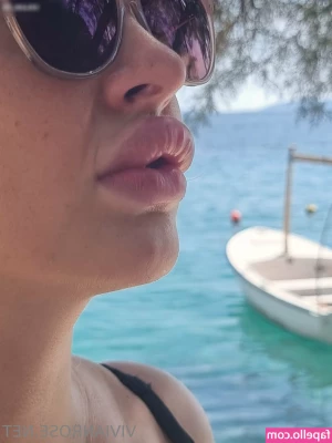Vivian_Rose [ vivian-rose ] - In celebrating of OF suspending the ban of sexual content  Guess who