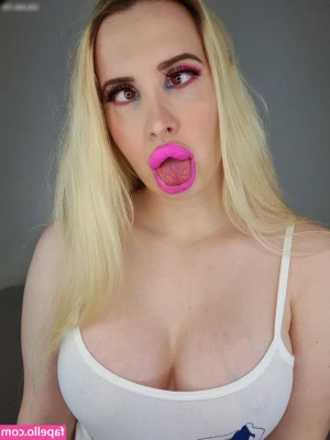 Vivian_Rose [ vivian-rose ] - Preview : "Pay to be invisible."   Yes its 50 dollars. Yes it still