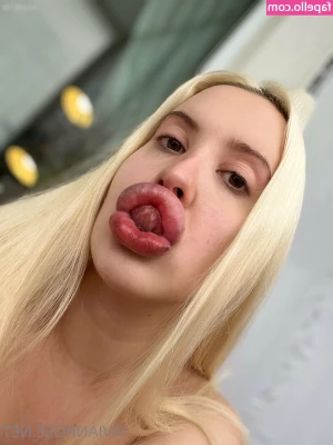 Vivian_Rose [ vivian-rose ] - rise N shine!!! would you lazy spoon & cum in me?